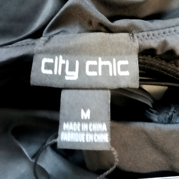 City Chic Ruffles' Women One Piece Swimsuit / Size 14 - Picture 10 of 12